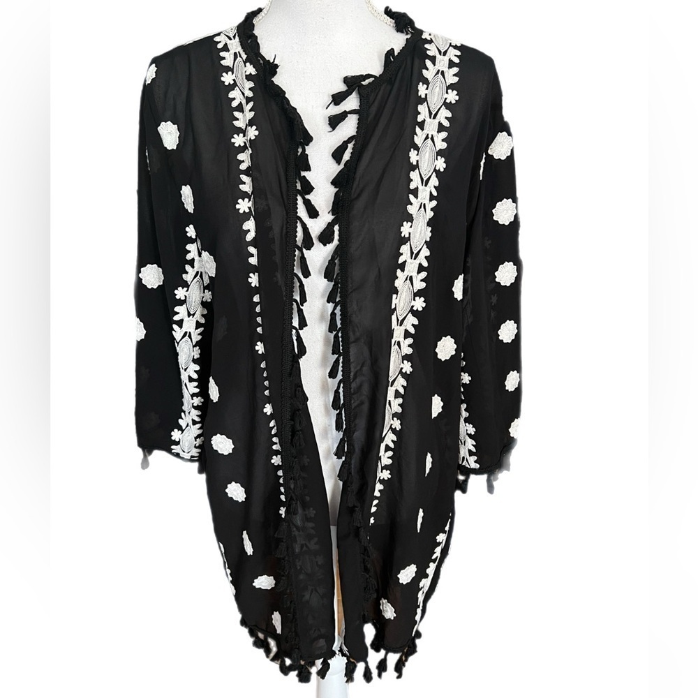 Charlie Paige Women’s Cover  Up Black/White Embroidered Floral Design Size L/XL